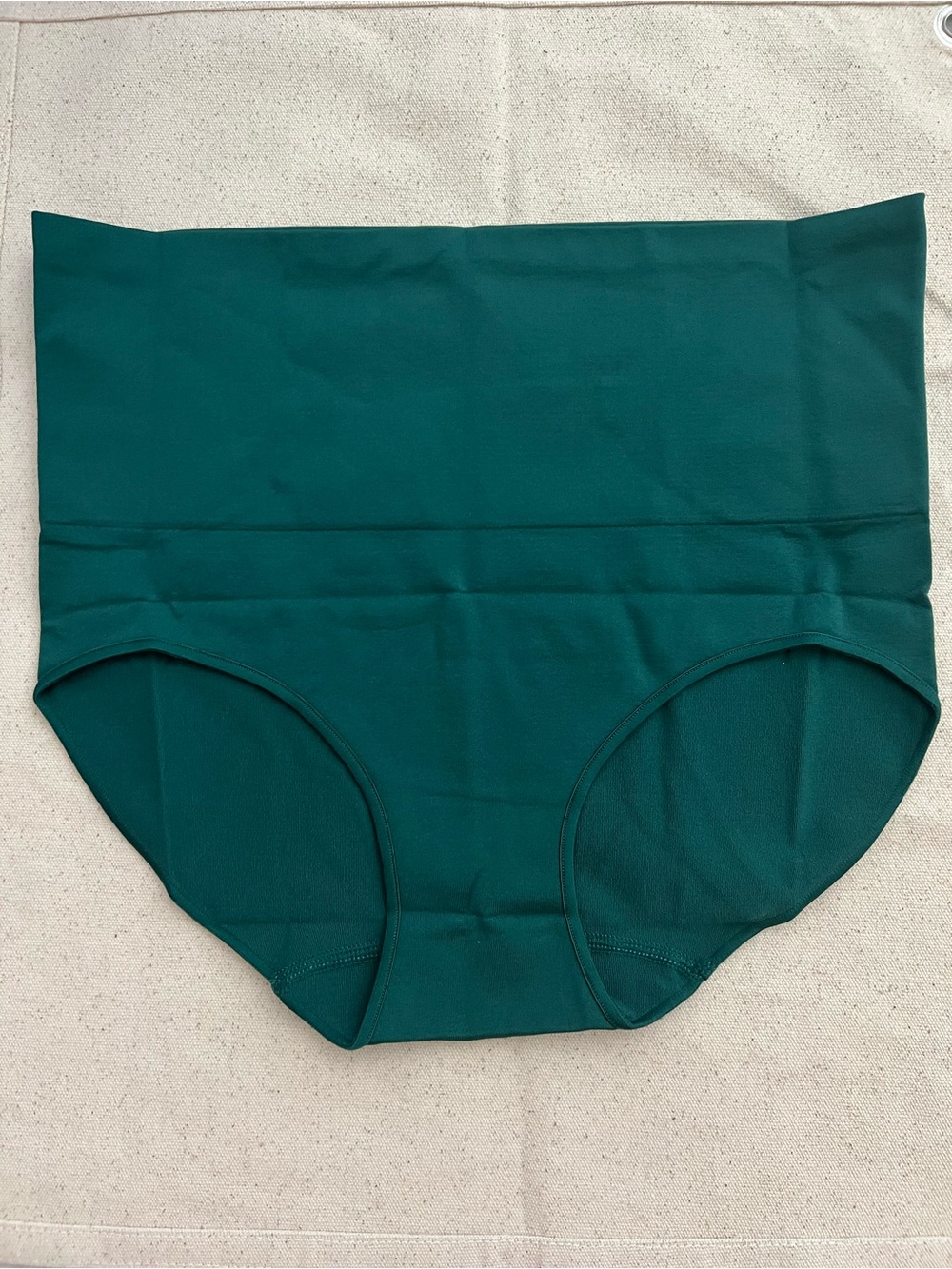 Underoutfit Smoothing at Waist Brief Size M